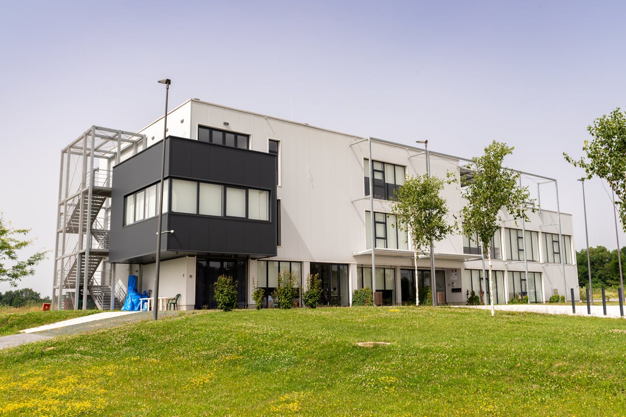 cta-bg Contemporary residential architecture in Garešnica, Croatia surrounded by lush greenery.